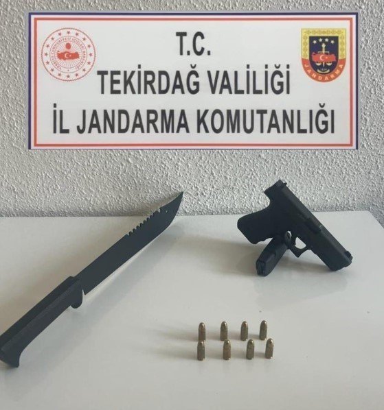 Pala ve silahlar ele geçirildi