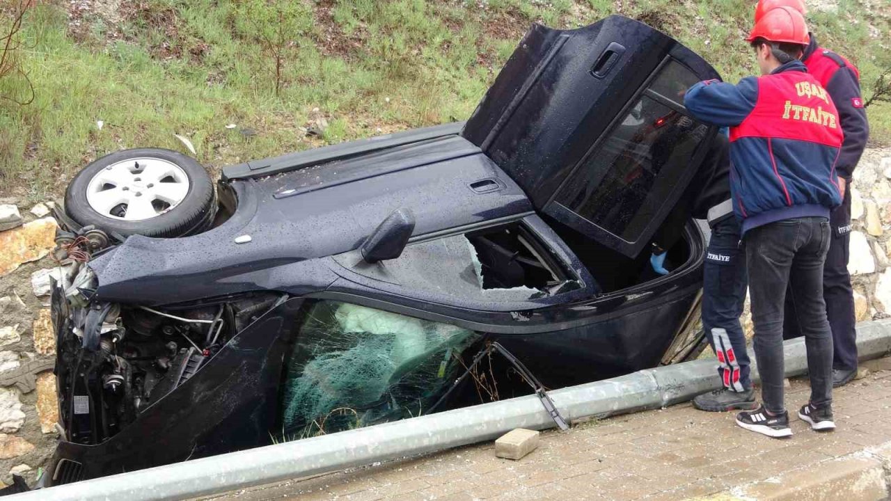 Kontrolden çıkan otomobil şarampole devrildi