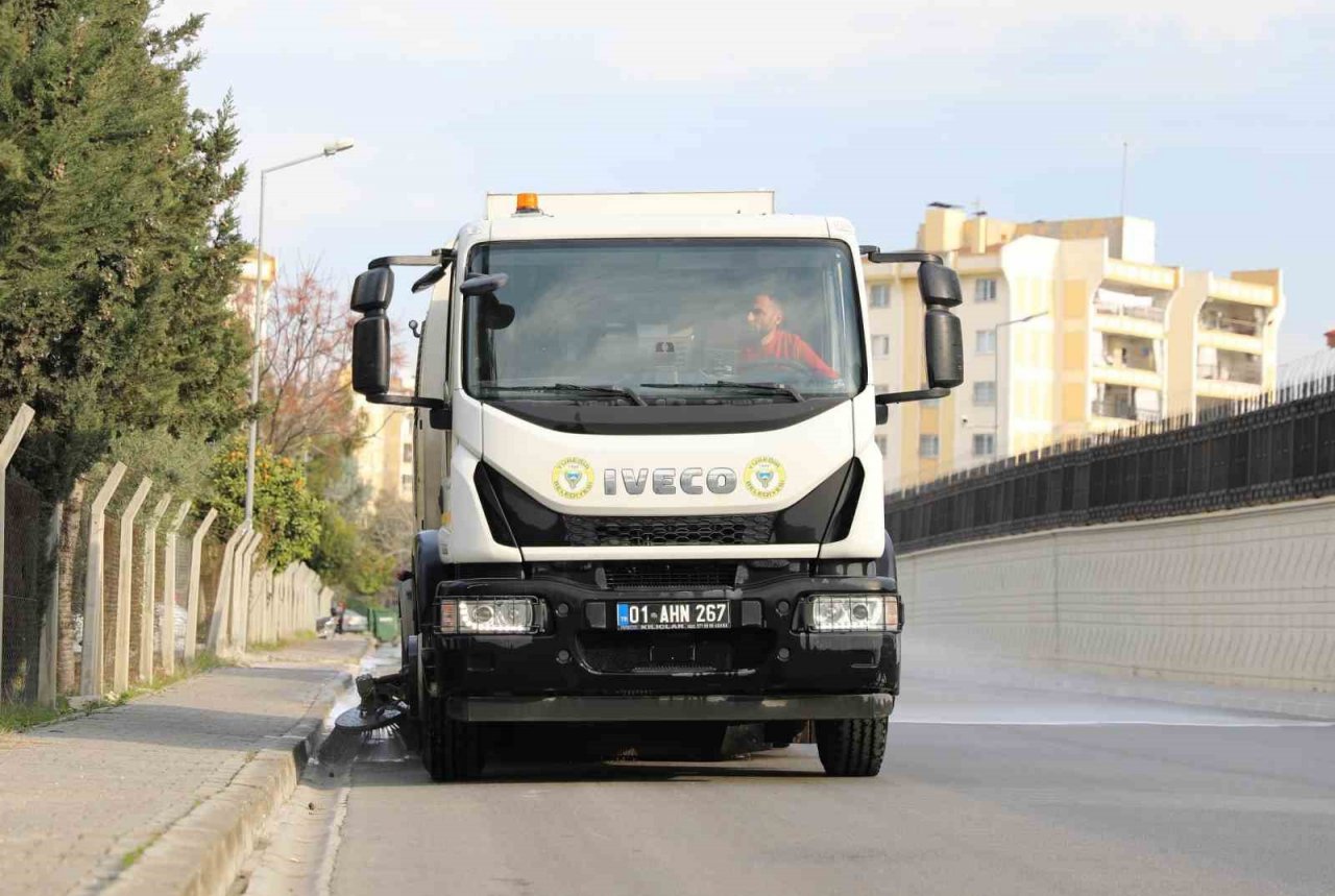 Yüreğir’de 40 mahallede bahar temizliği