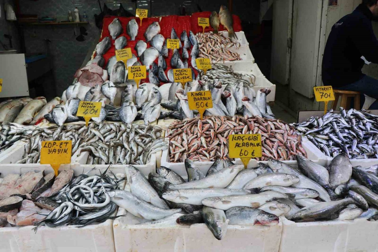 Sezonun son balıklarına yoğun ilgi