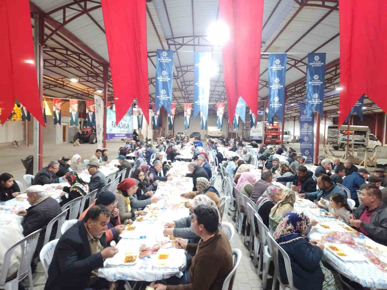Aydın Büyükşehir Belediyesi iftar sofralarında vatandaşlarla buluşmayı sürdürüyor
