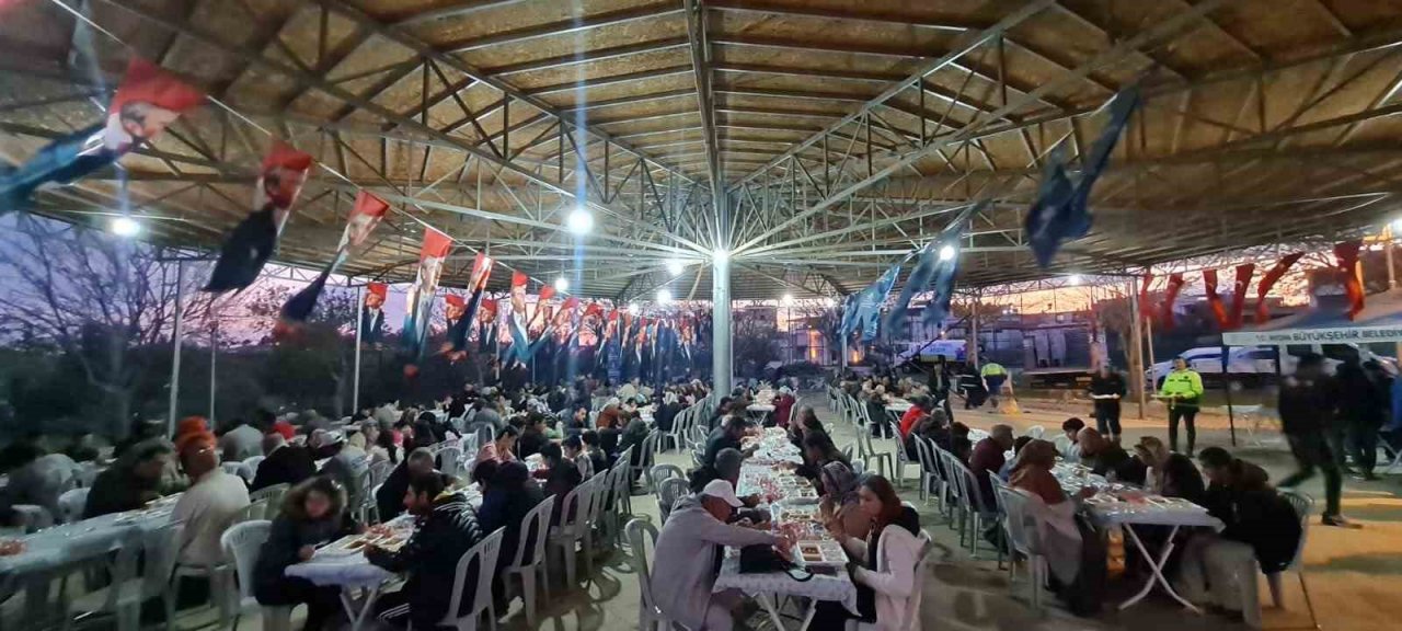Aydın Büyükşehir Belediyesi iftar sofralarında vatandaşlarla buluşmayı sürdürüyor