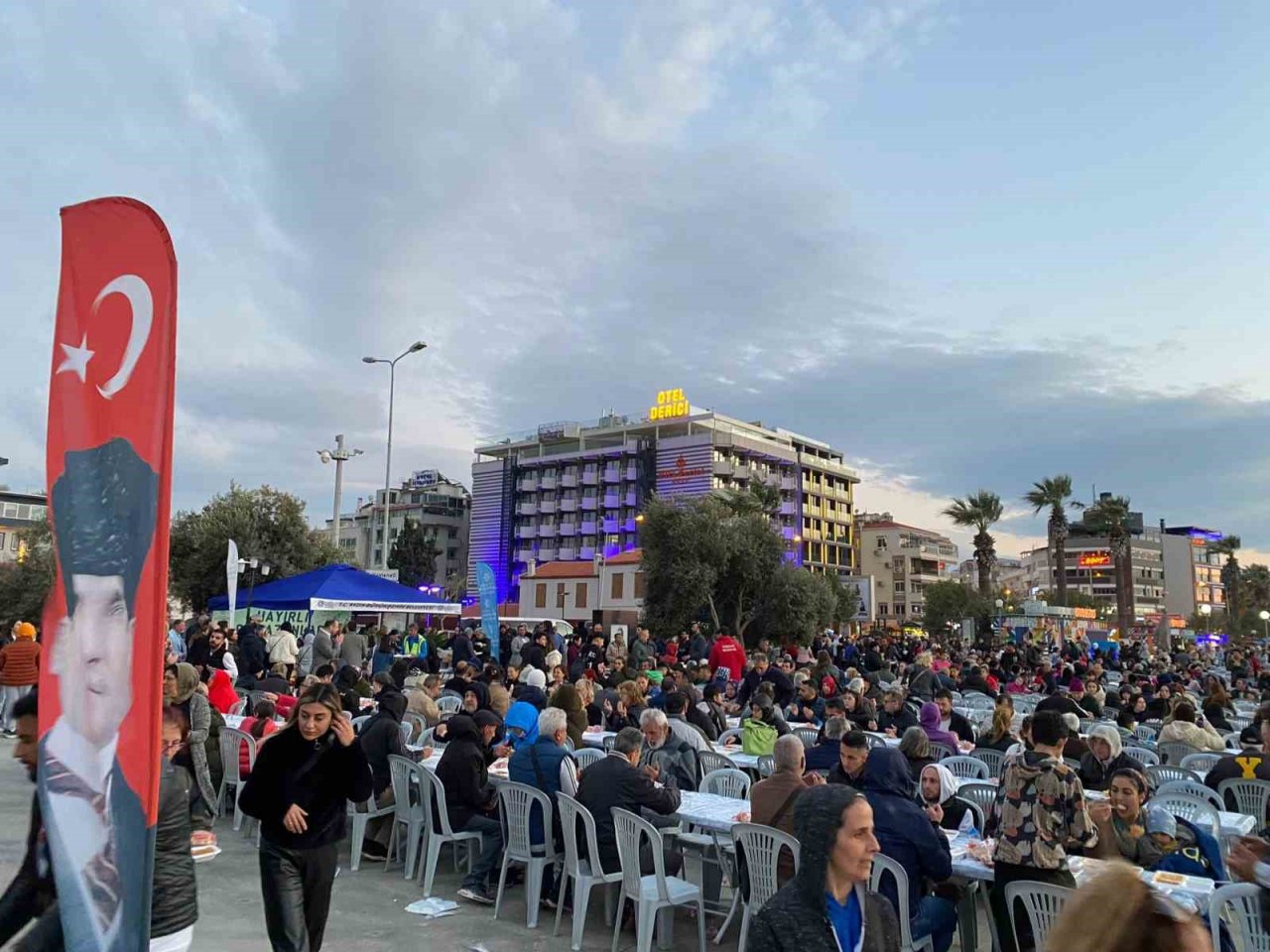 Aydın Büyükşehir Belediyesi iftar sofralarında vatandaşlarla buluşmayı sürdürüyor