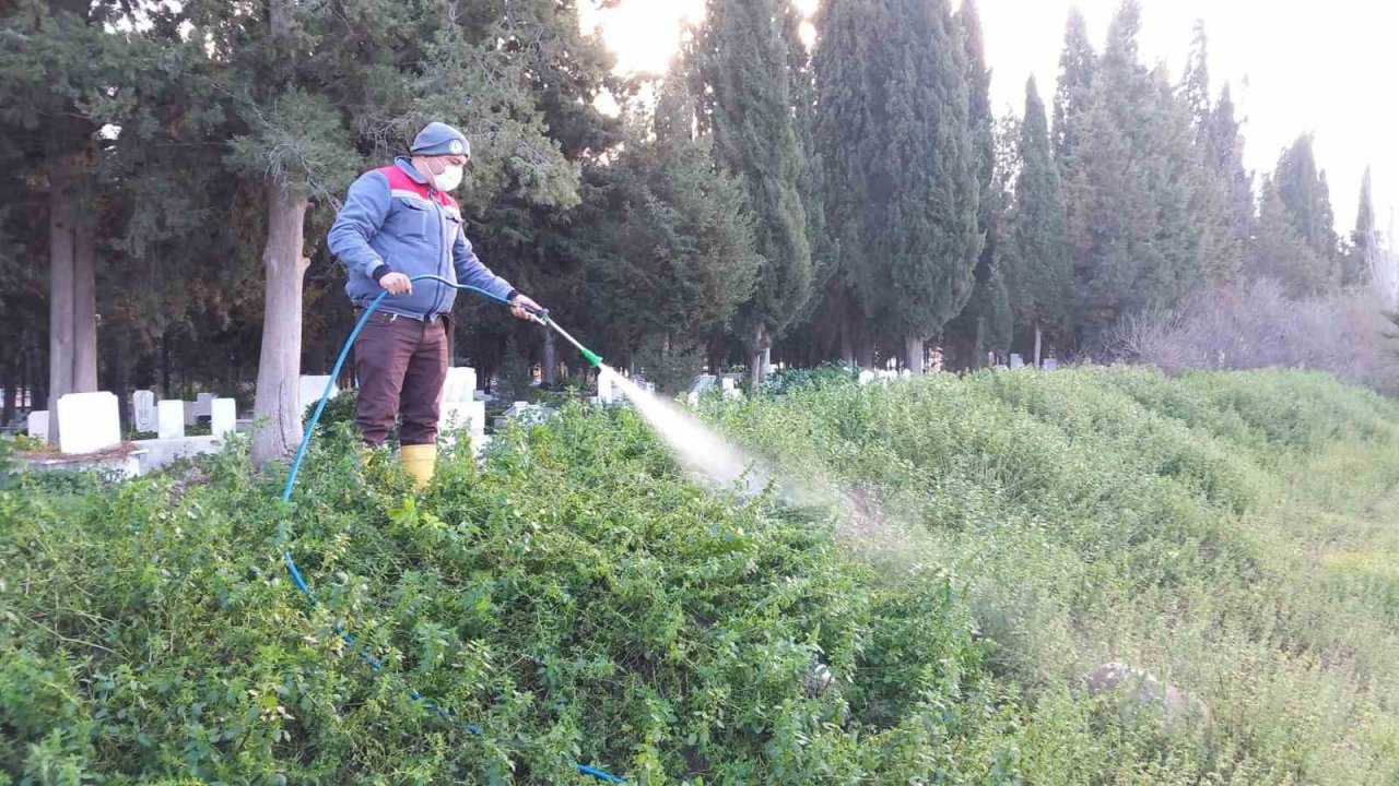 Ramazan bayramı öncesi mezarlıklarda temizlik ve bakım çalışması