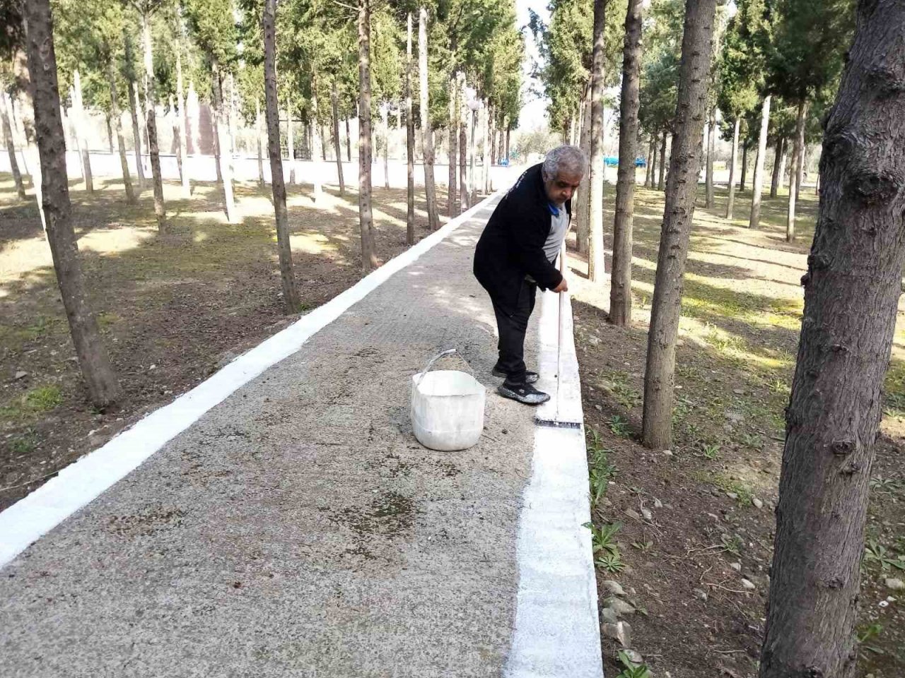 Ramazan bayramı öncesi mezarlıklarda temizlik ve bakım çalışması