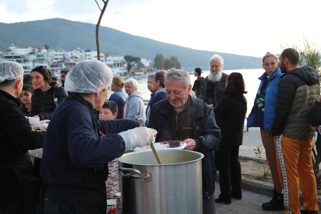 Bodrum Belediyesi’nin iftar programları sürüyor