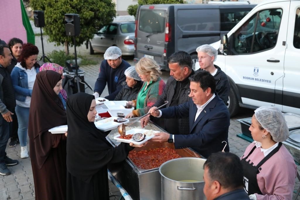 Bodrum Belediyesi’nin iftar programları sürüyor