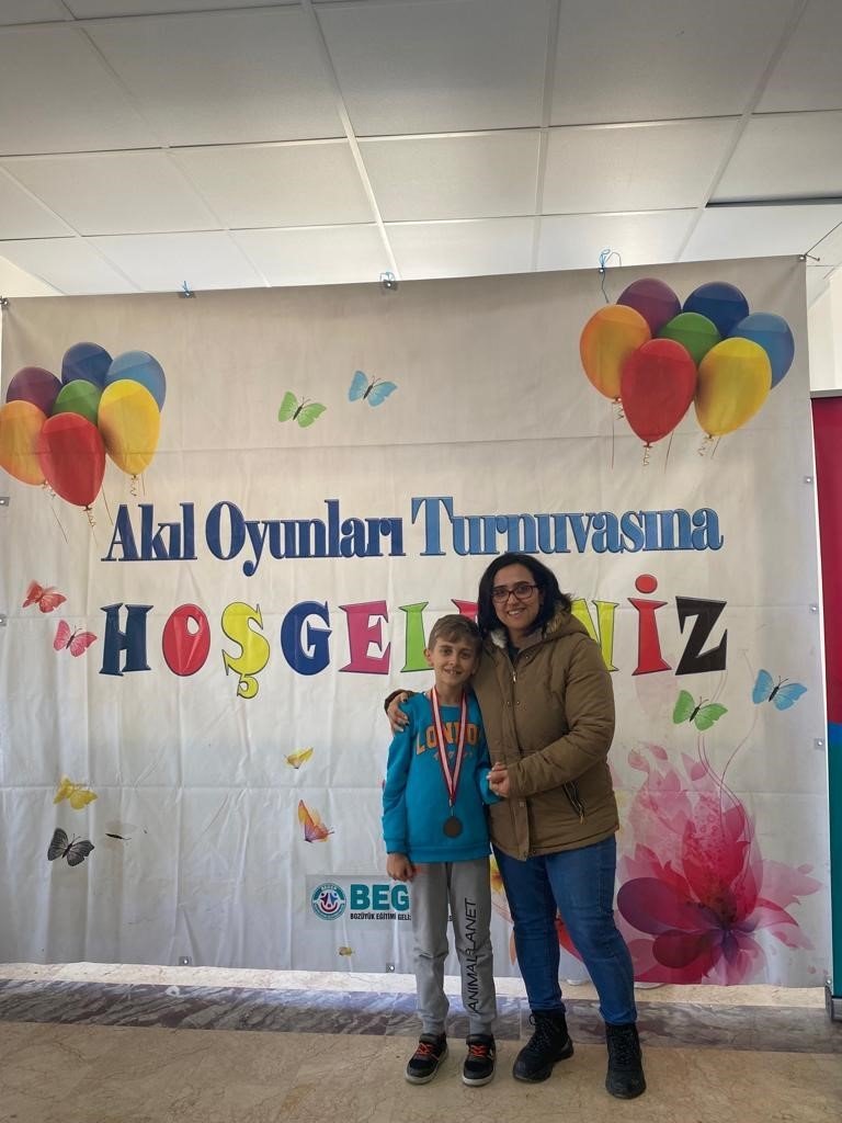 Bozüyüklü akıl ve zeka oyunları sporcusu Türkiye Birinciliği elde etti