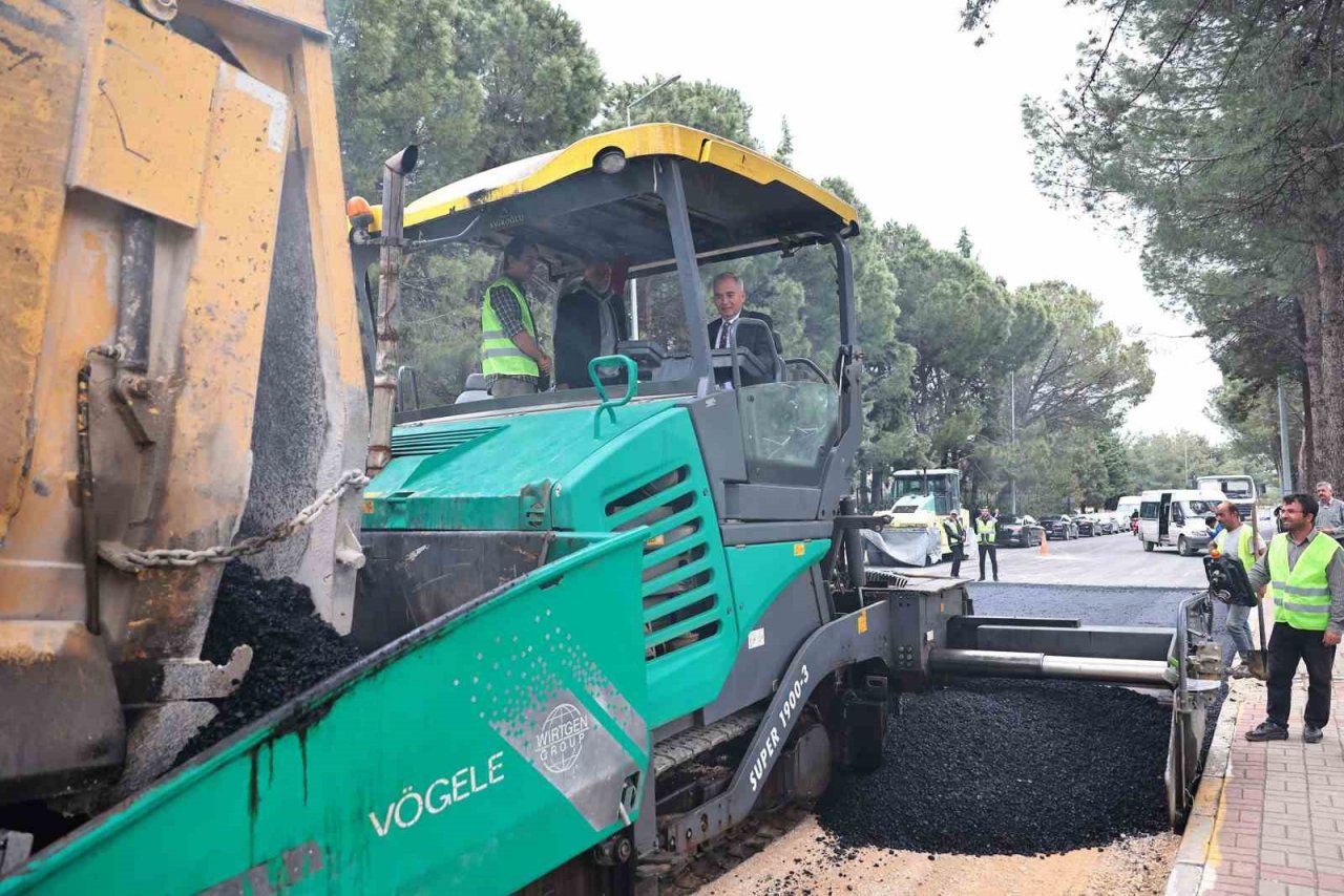 Denizli’de sıcak asfalt seferberliği sürüyor