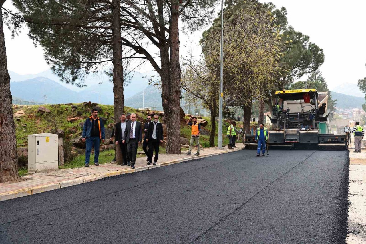 Denizli’de sıcak asfalt seferberliği sürüyor