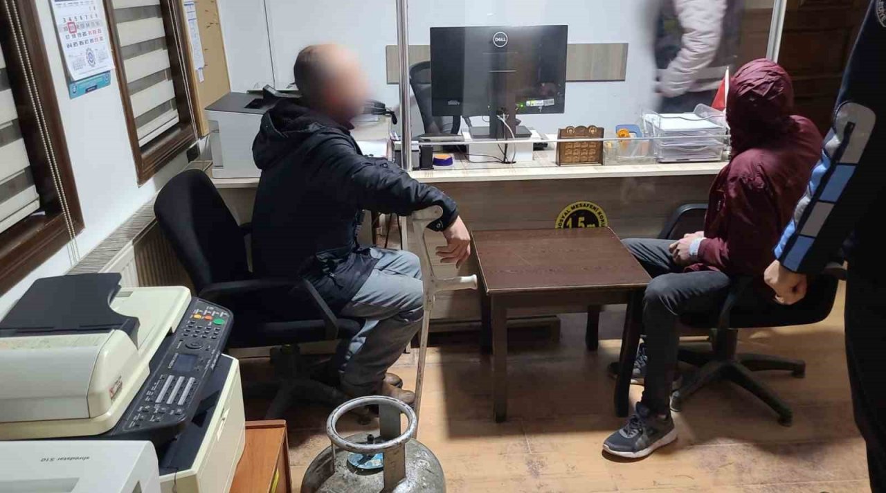 Engelini duygu istismarı için kullandı