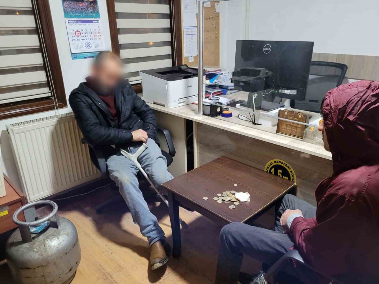 Engelini duygu istismarı için kullandı