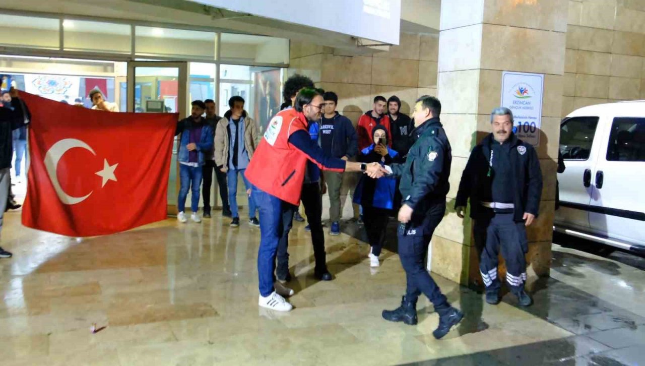 ‘Kavga var’ diye çağrılan polislere pasta sürprizi