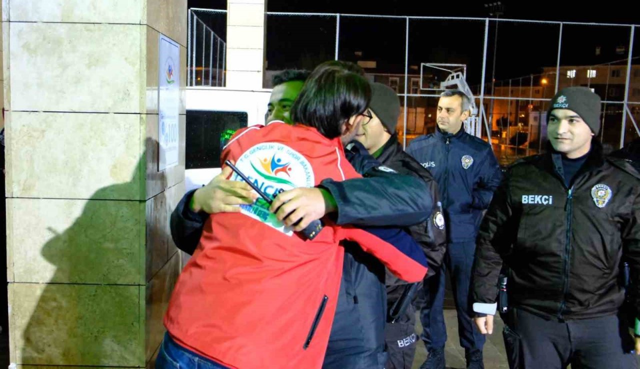 ‘Kavga var’ diye çağrılan polislere pasta sürprizi