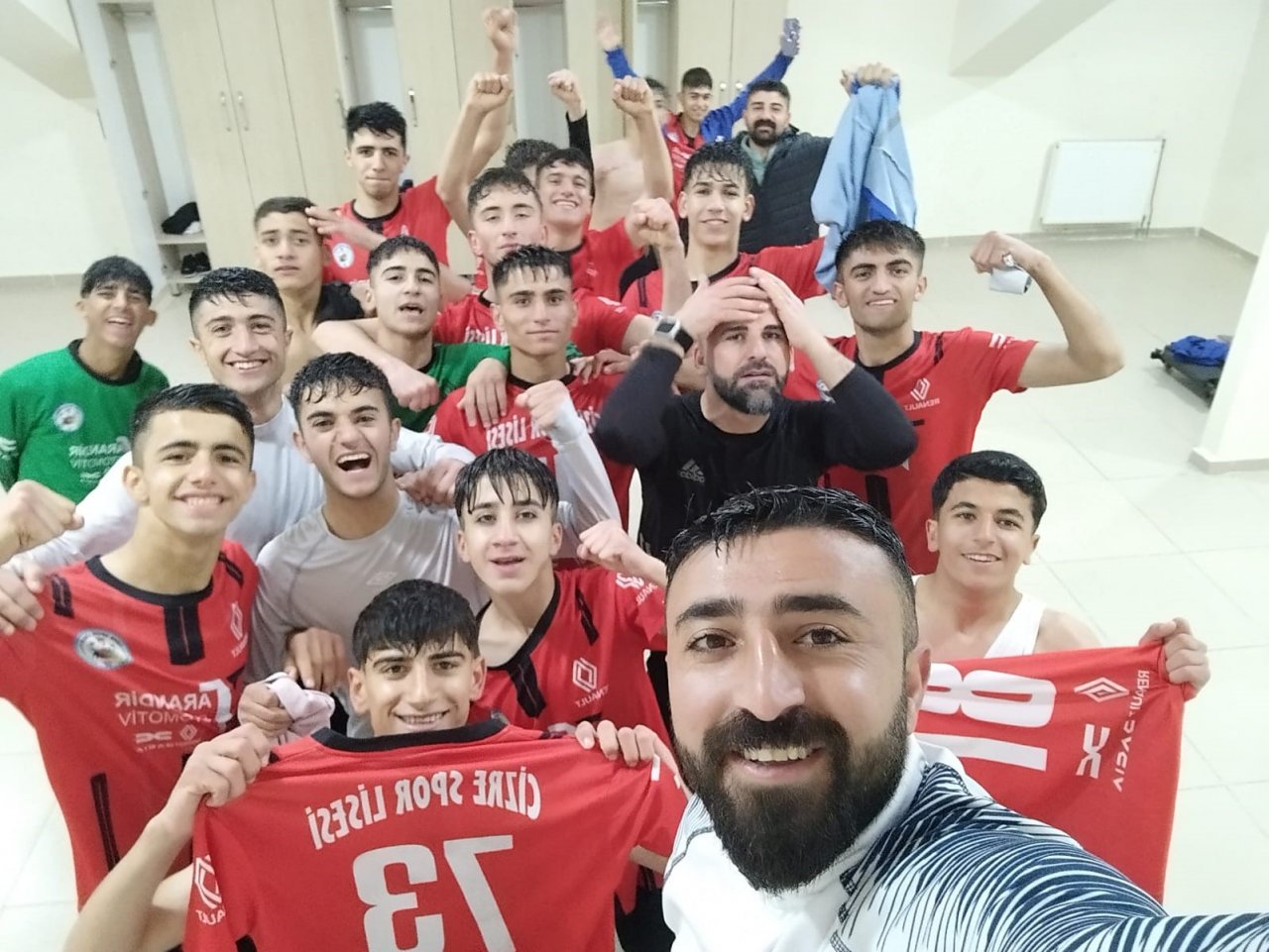 Cizre Spor Lisesi futbol turnuvasında bölge şampiyonu oldu