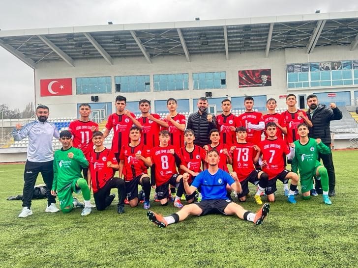Cizre Spor Lisesi futbol turnuvasında bölge şampiyonu oldu