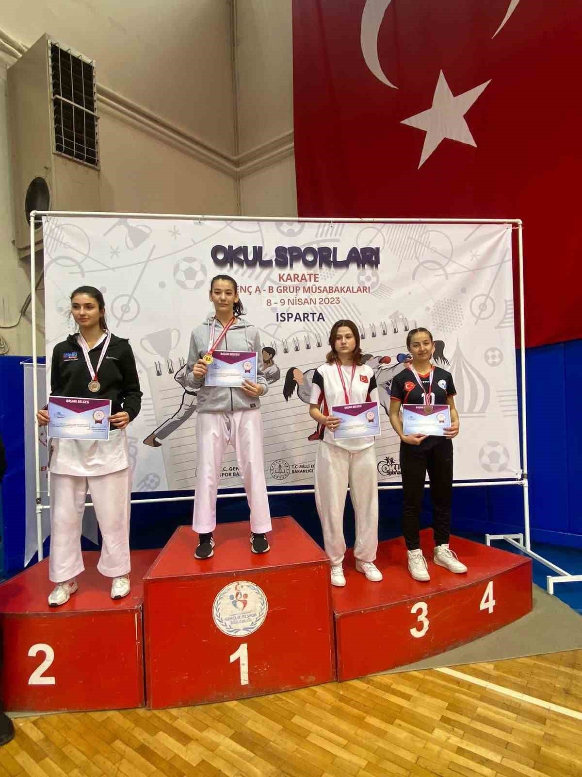 Aydınlı sporculardan karatede 8 madalya