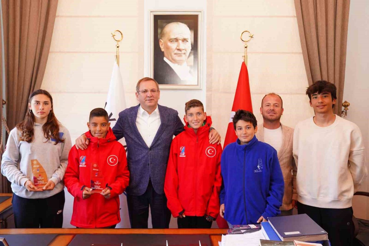 Ayvalık’ın milli sörfçüleri Avrupa’nın zirvesi için yarışıyor