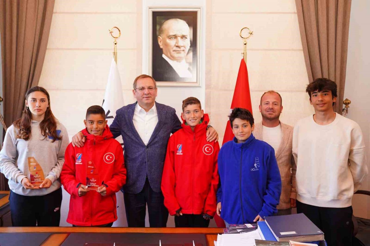 Ayvalık’ın milli sörfçüleri Avrupa’nın zirvesi için yarışıyor