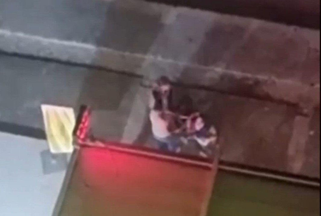 Dayak yediği kocasını polise vermemek için direndi