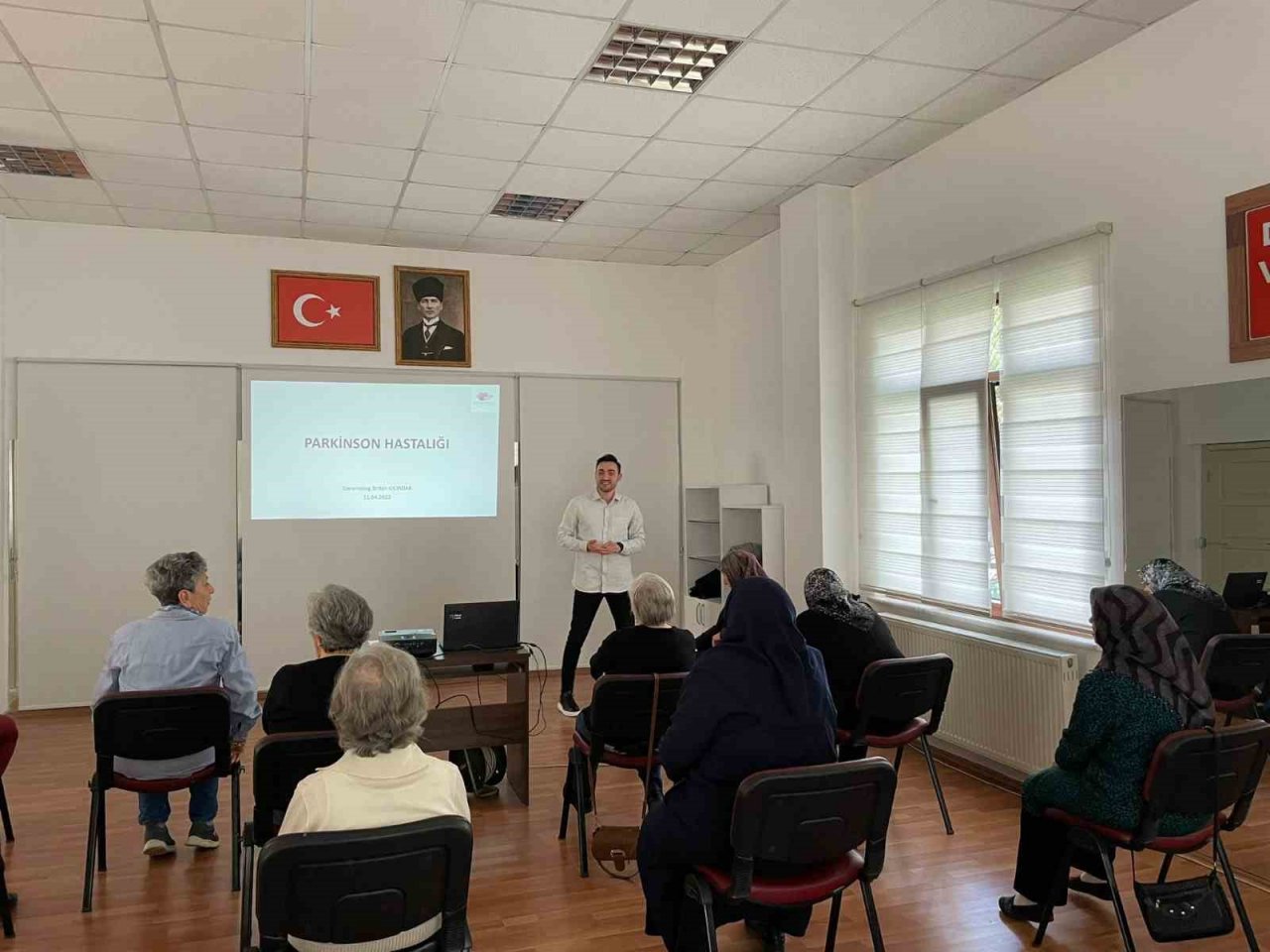 Aktif Yaş Alma Merkezinde Parkinson Semineri