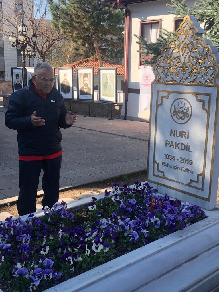 Başkan Büyükkılıç’tan Yazıcıoğlu ve Pakdil’in kabirlerine ziyaret