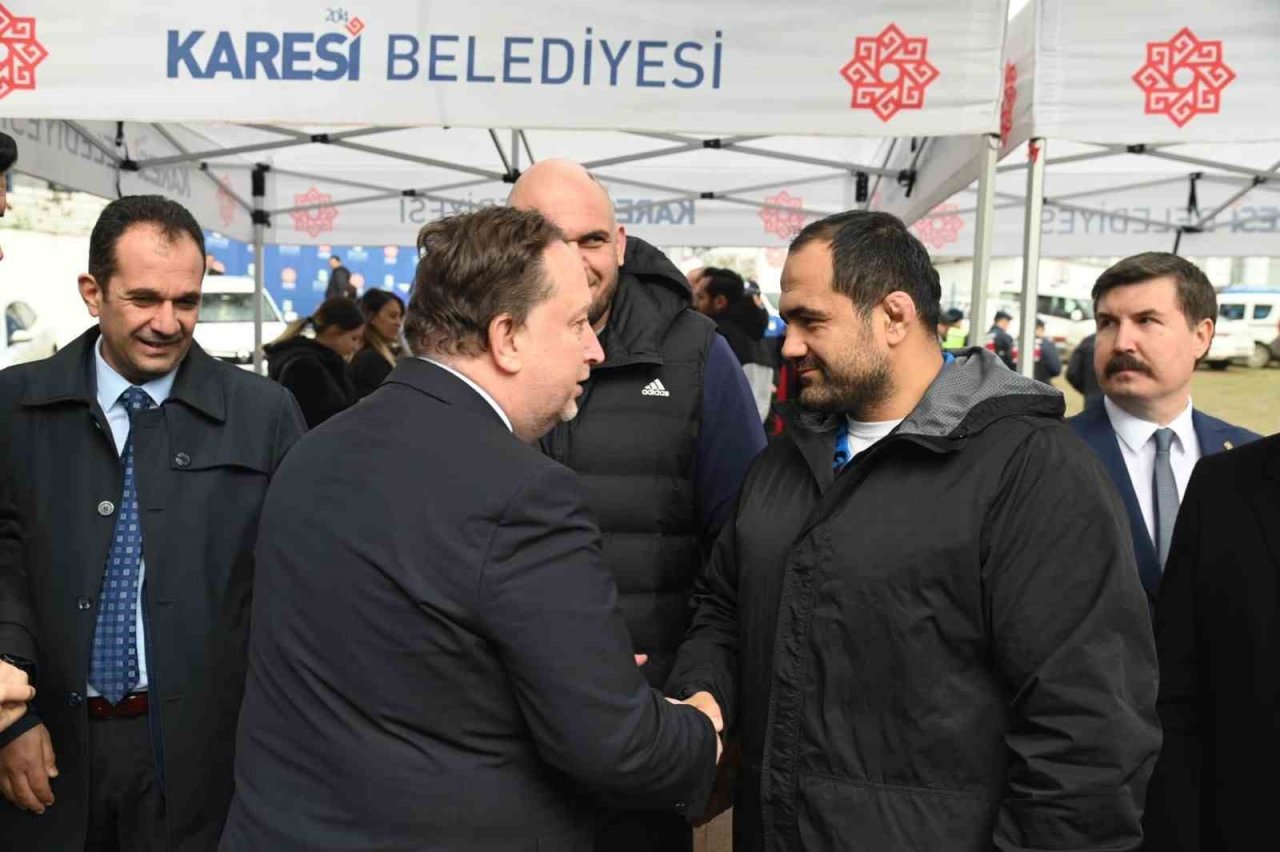 Kurtdereli Mehmet Pehlivan mezarı başında anıldı