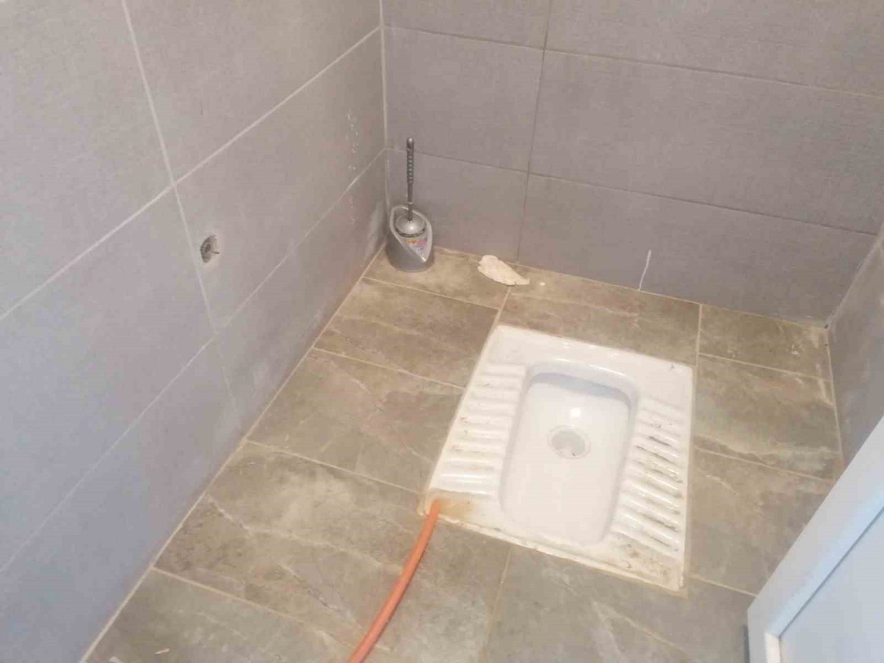 İnşaat halindeki caminin musluklarını çaldılar