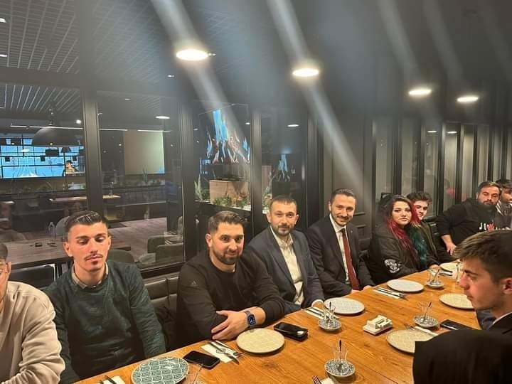 İlk kez oy kullanacak gençler sahurda buluştu