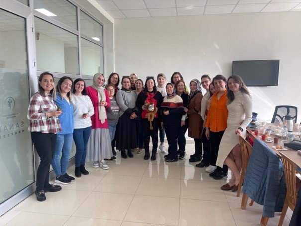 Merkez Çarşısı’nın kadın üreticileri ürün fotoğraflamayı öğreniyor