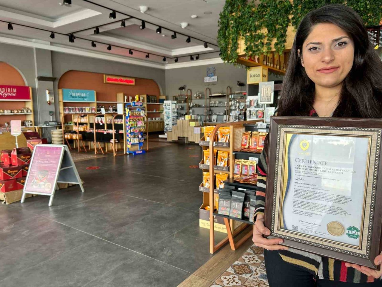 Uğur Entegre Gıda’ya ‘Helal Gıda’ sertifikası