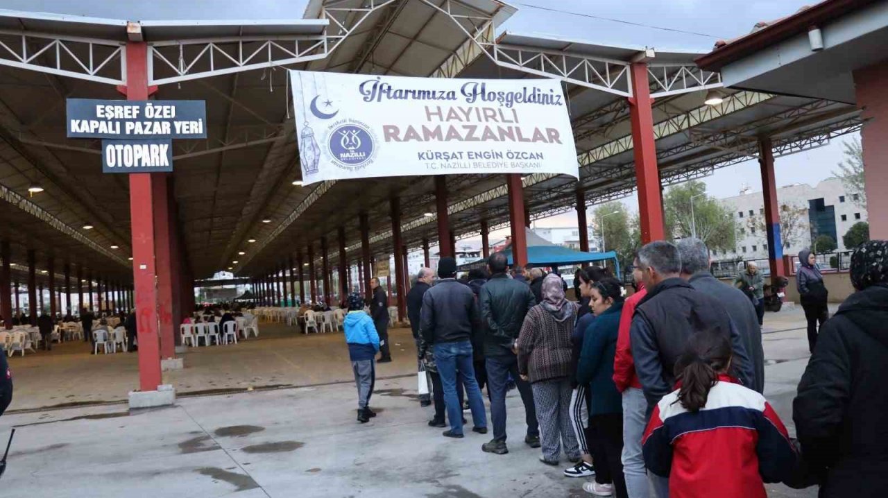 Nazilli Belediyesi’nden 5 bin kişilik iftar yemeği