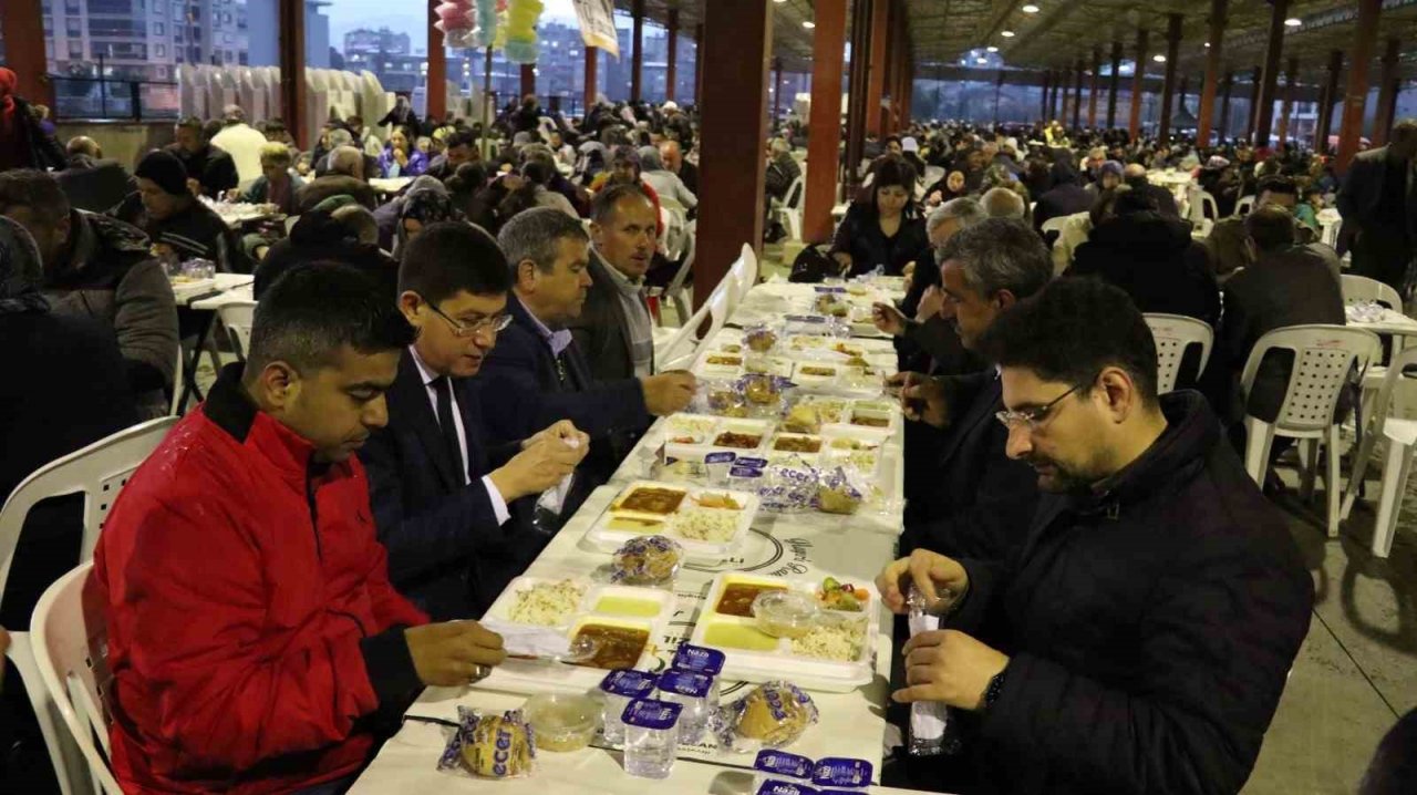 Nazilli Belediyesi’nden 5 bin kişilik iftar yemeği