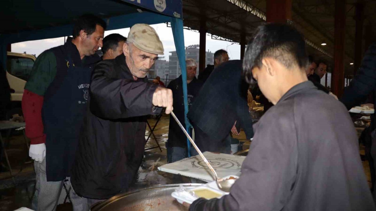 Nazilli Belediyesi’nden 5 bin kişilik iftar yemeği