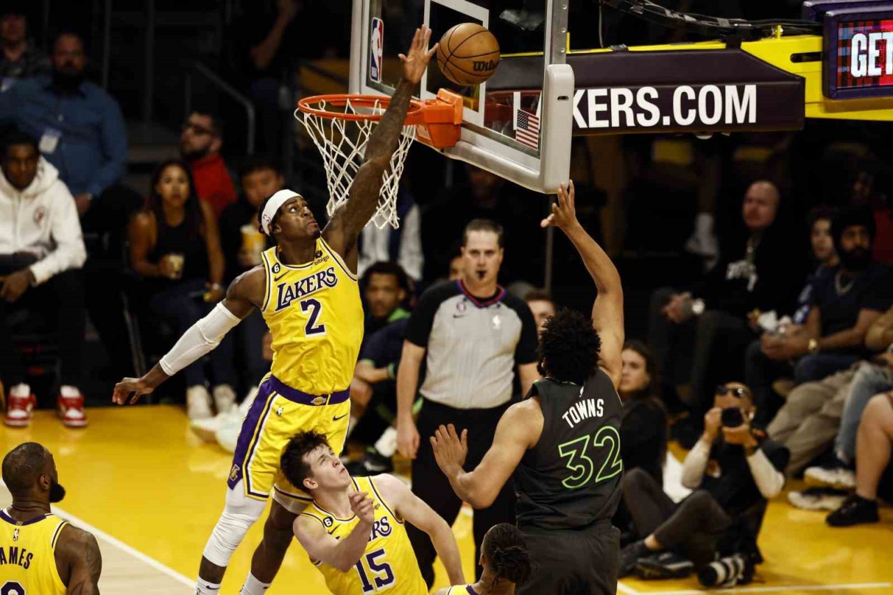 Los Angeles Lakers ve Atlanta Hawks play-off’lara yükseldi