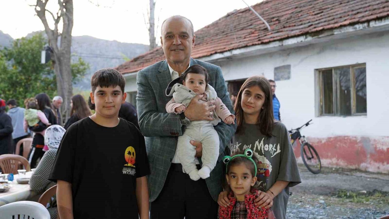 Başkan Uzundemir Yeşilyurt Muhtarlığının iftar programına katıldı