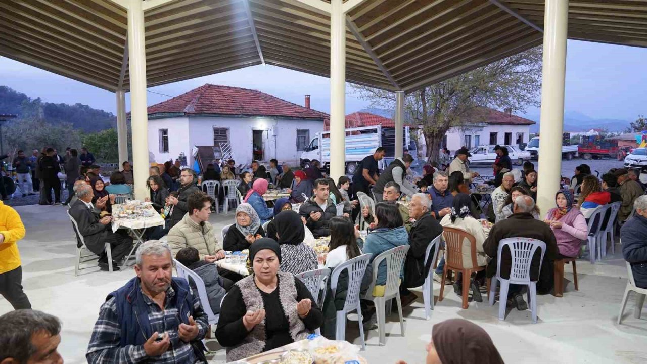 Başkan Uzundemir Yeşilyurt Muhtarlığının iftar programına katıldı