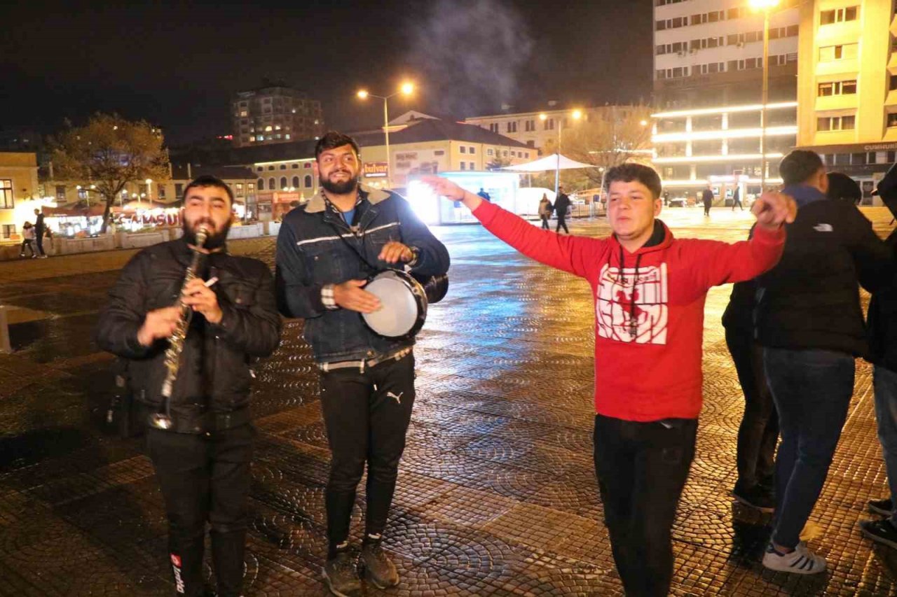 11 yıl sonra Süper Lig’e çıkan Samsunspor’dan muhteşem gibi kutlama