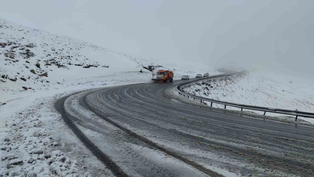 Van’da kar yağışı etkili oluyor