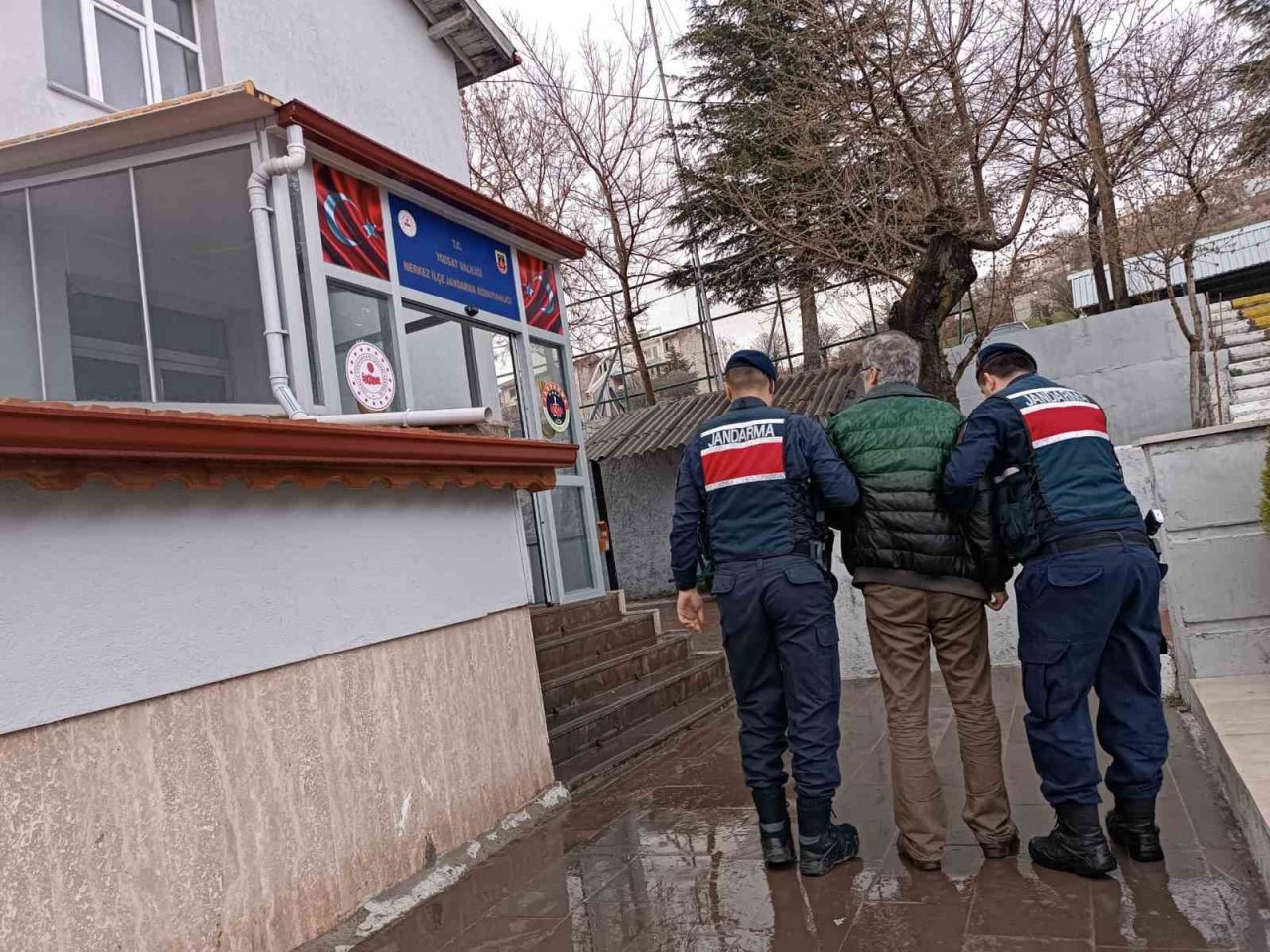 Yozgat’ta adam öldürme suçundan aranan 2 firari hükümlü yakalandı
