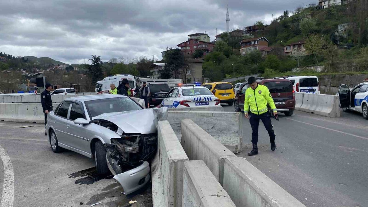 Tünelden çıkan otomobil kontrolü kaybedip duvara çarptı: 1 yaralı