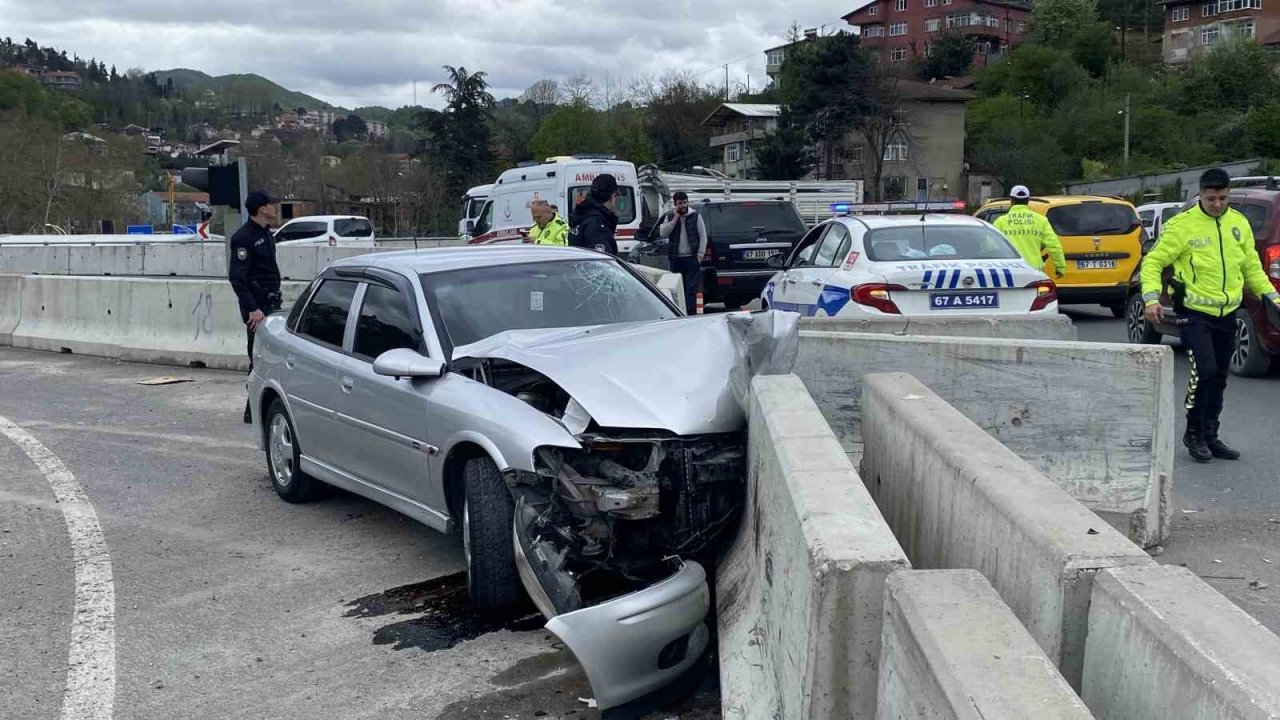 Tünelden çıkan otomobil kontrolü kaybedip duvara çarptı: 1 yaralı