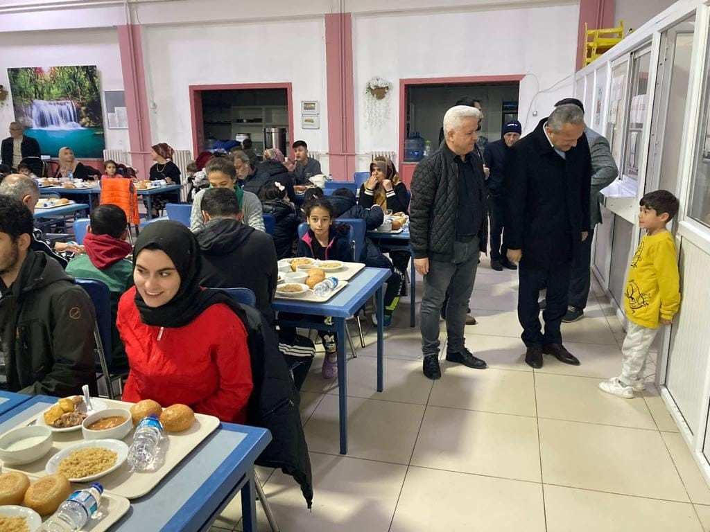 Afyonkarahisar’da depremzedeler İftar programı