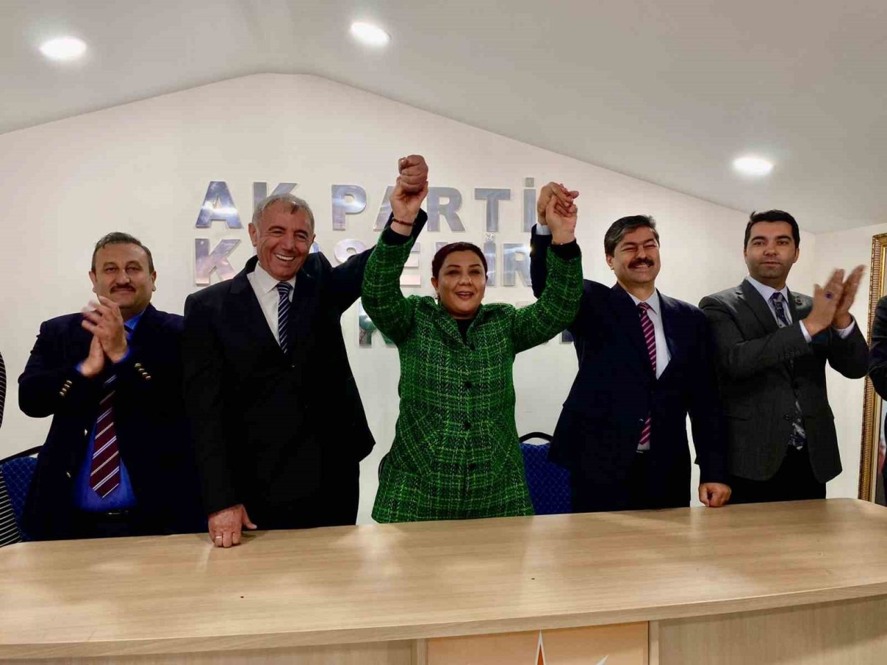AK Parti’de, milletvekili adayları teşkilat ile bir araya geldi