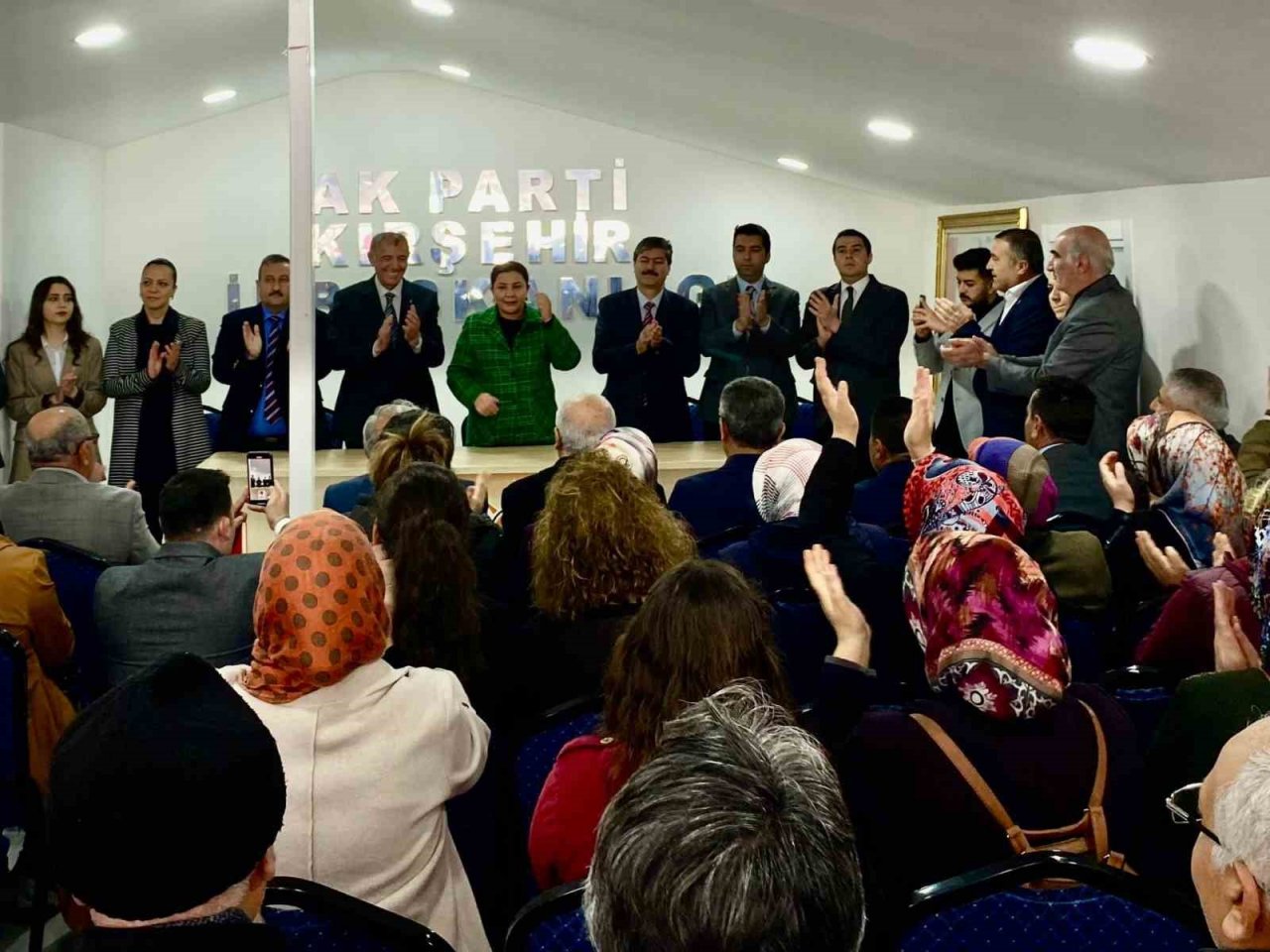 AK Parti’de, milletvekili adayları teşkilat ile bir araya geldi