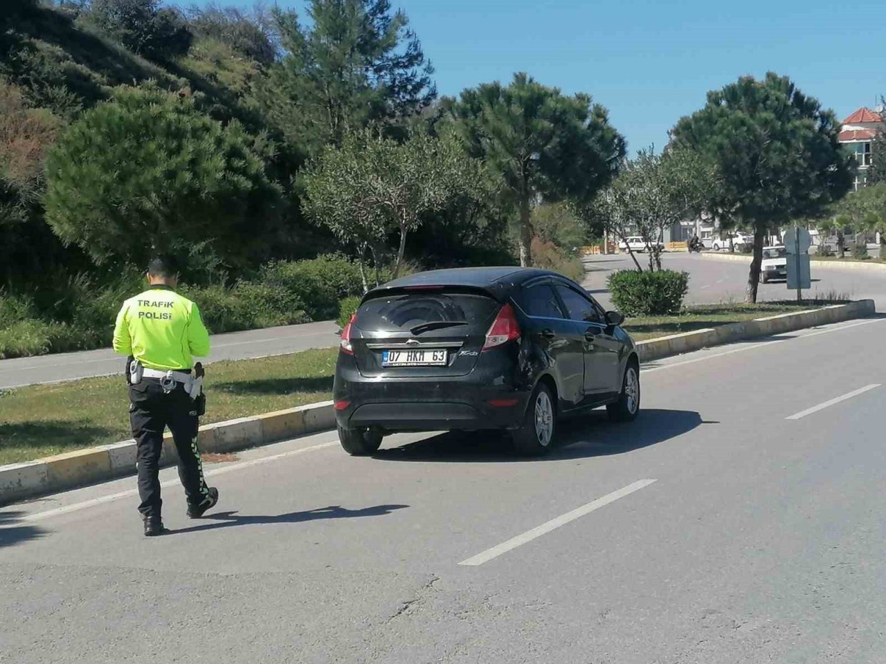 Başındaki kask sayesinde kazayı hafif atlattı