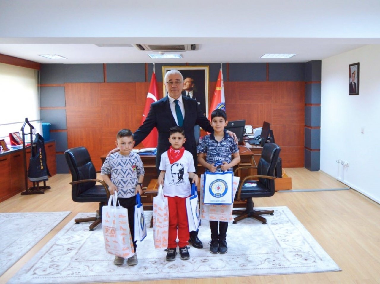 Aydın İl Emniyet Müdürü Ekici, minik misafirlerini ağırladı