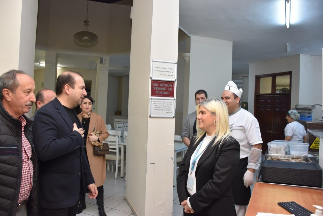 Müdür Şenkul, nöbetçi sağlık personelleriyle iftarda buluştu