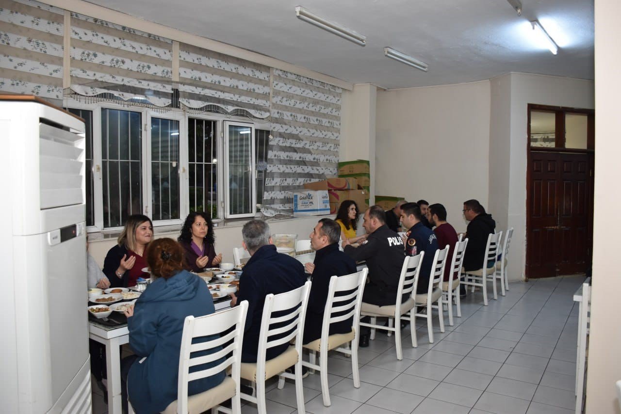 Müdür Şenkul, nöbetçi sağlık personelleriyle iftarda buluştu