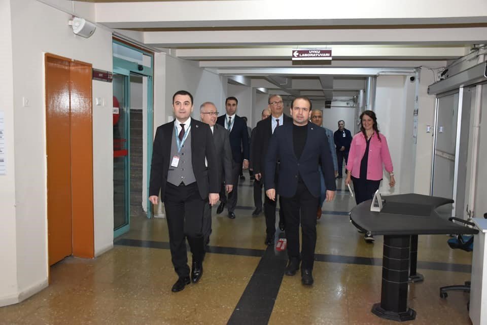 Müdür Şenkul, nöbetçi sağlık personelleriyle iftarda buluştu